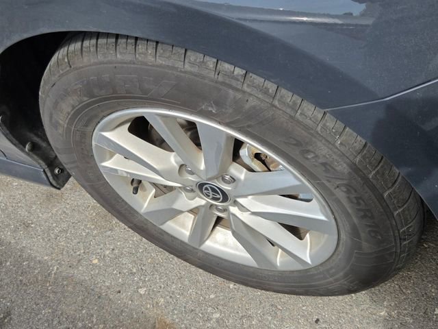 Used 2025 Toyota Camry LE image 5