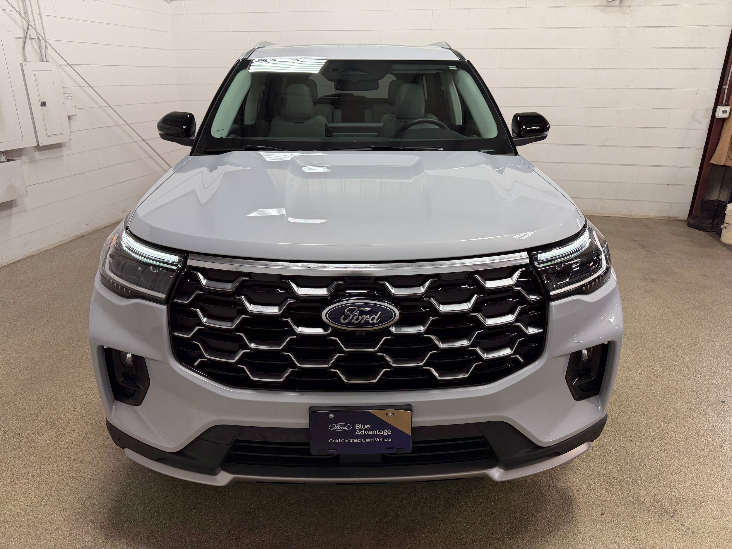 Used 2025 Ford Explorer Platinum w/ Ultimate Package AWD/4WD image 29