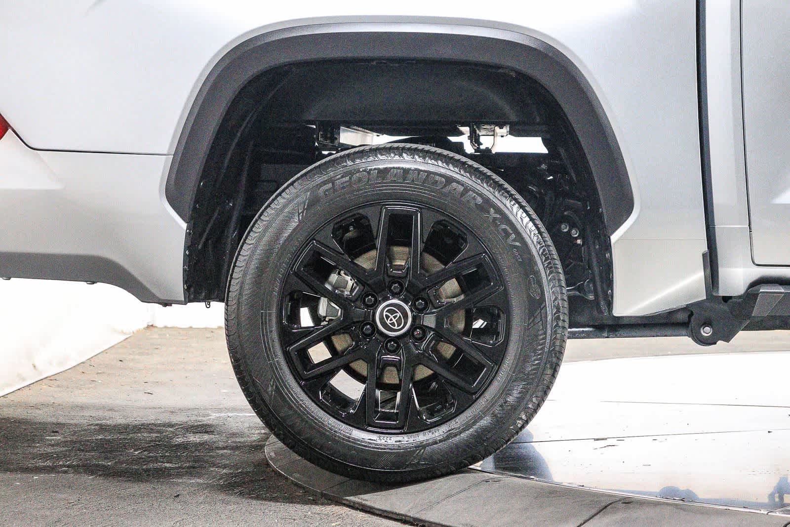 Used 2024 Toyota Tundra Limited AWD/4WD image 7
