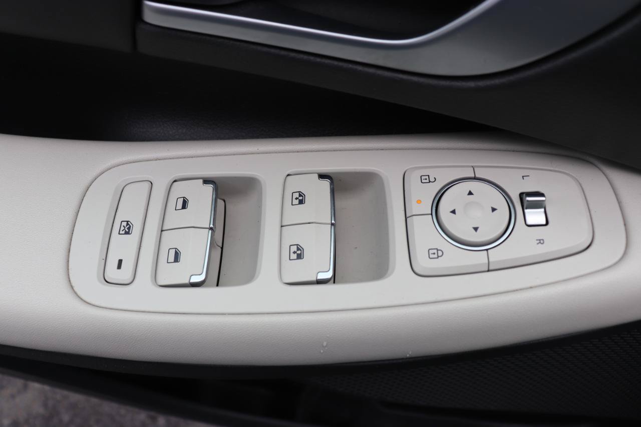 Used 2025 Hyundai Sonata SEL FWD image 44