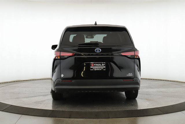 Used 2022 Toyota Sienna XLE image 11