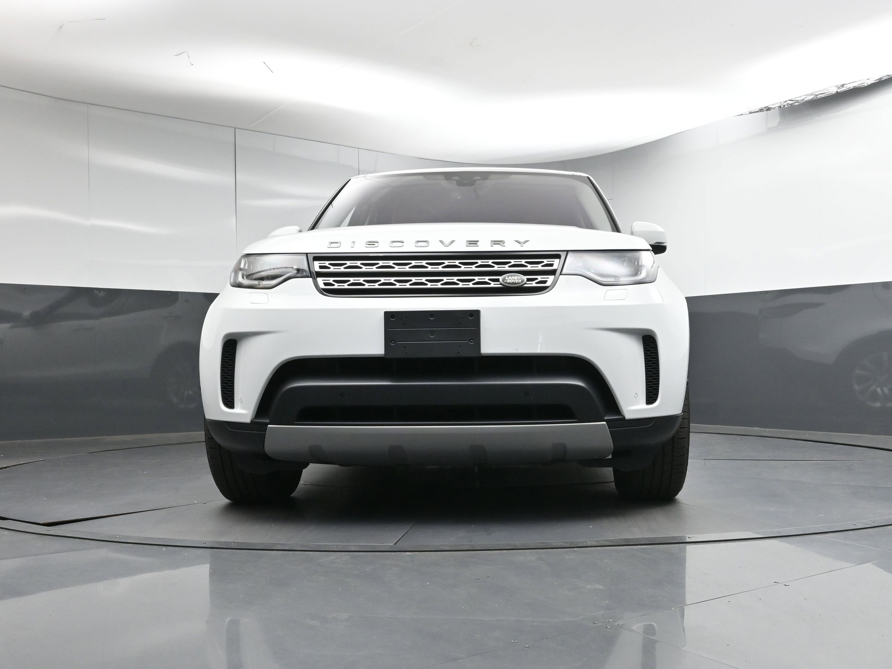 Used 2019 Land Rover Discovery HSE image 28