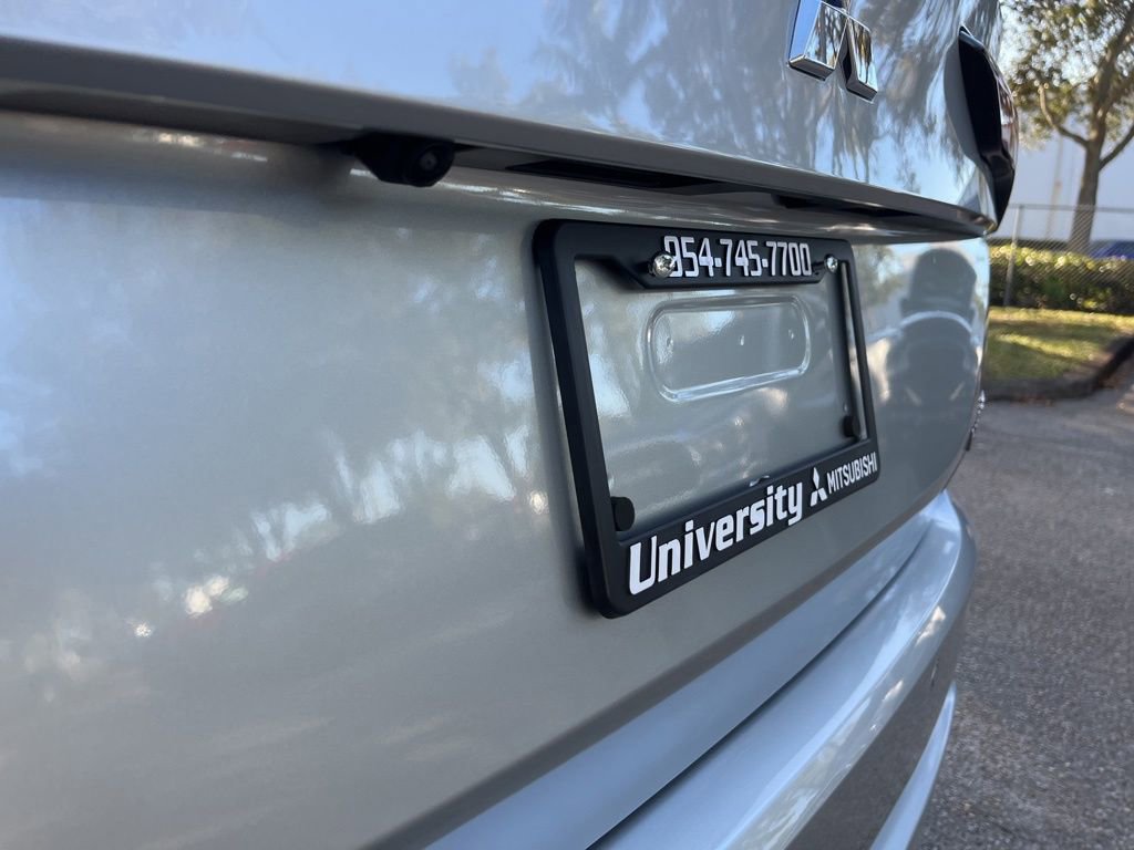 New 2025 Mitsubishi Outlander SE image 16