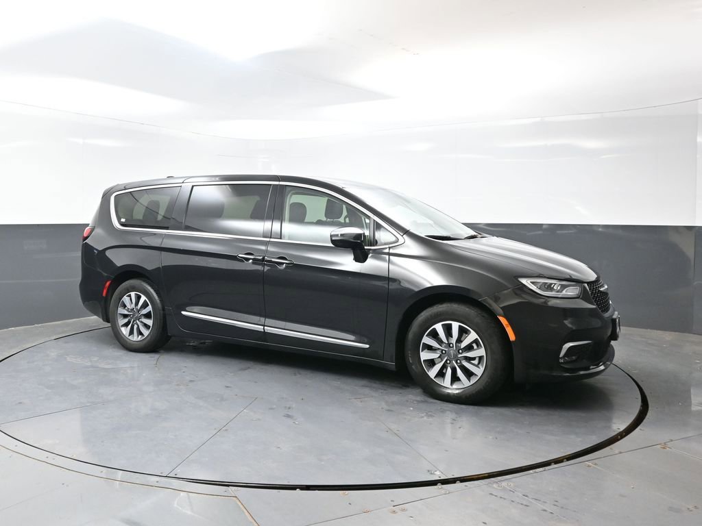 Used 2023 Chrysler Pacifica Limited FWD image 5