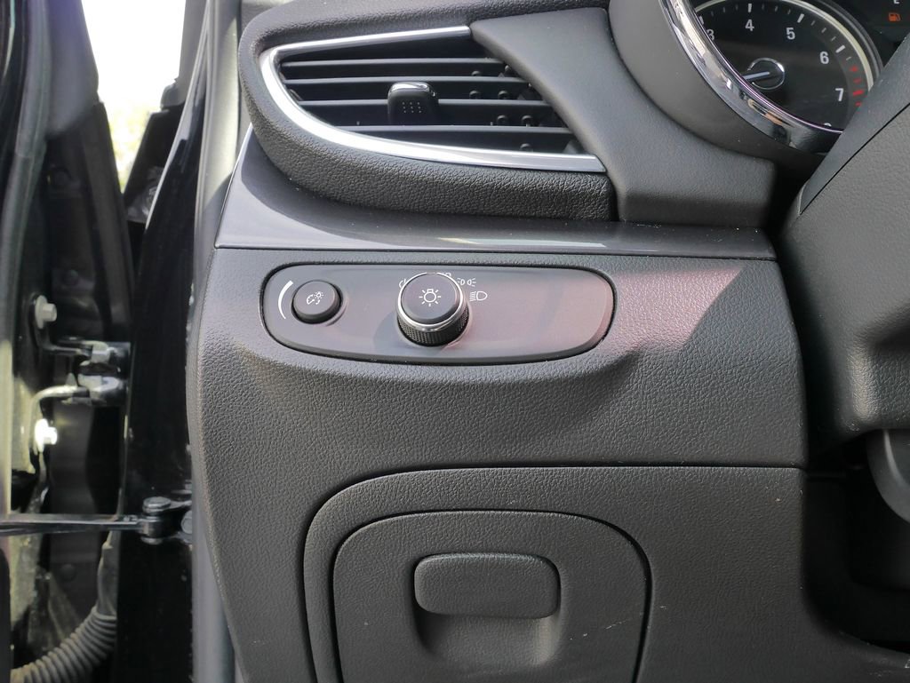 Used 2021 Buick Encore Preferred FWD image 22