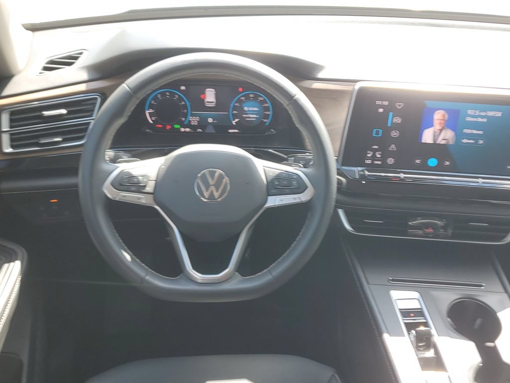 Certified 2024 Volkswagen Atlas SE FWD image 19
