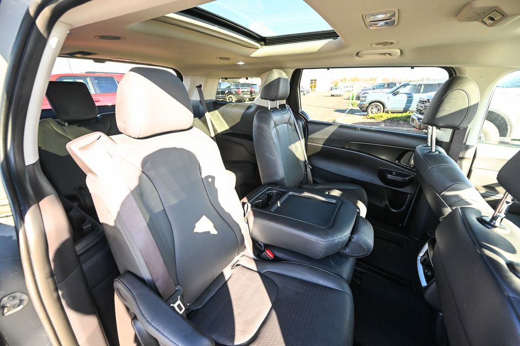 Used 2025 Kia Carnival SX Prestige image 27