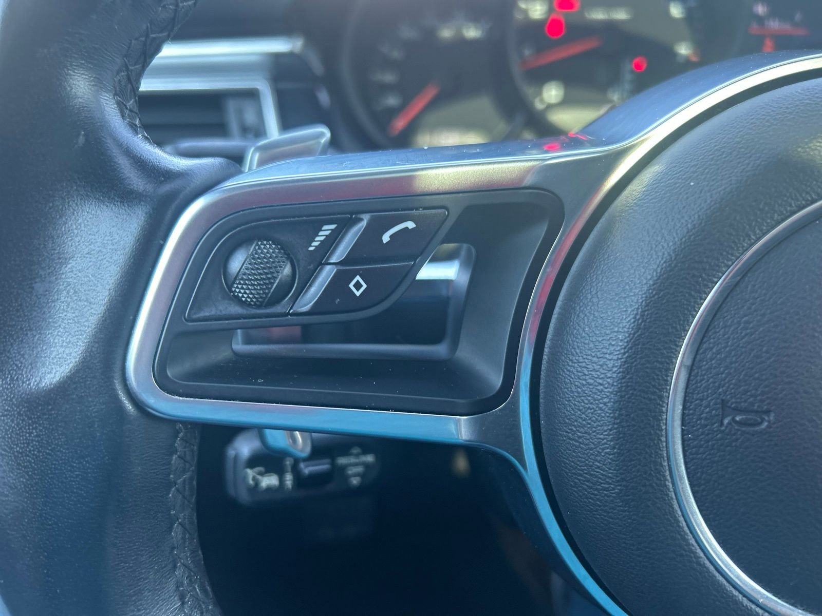 Used 2018 Porsche Macan Sport Edition image 23