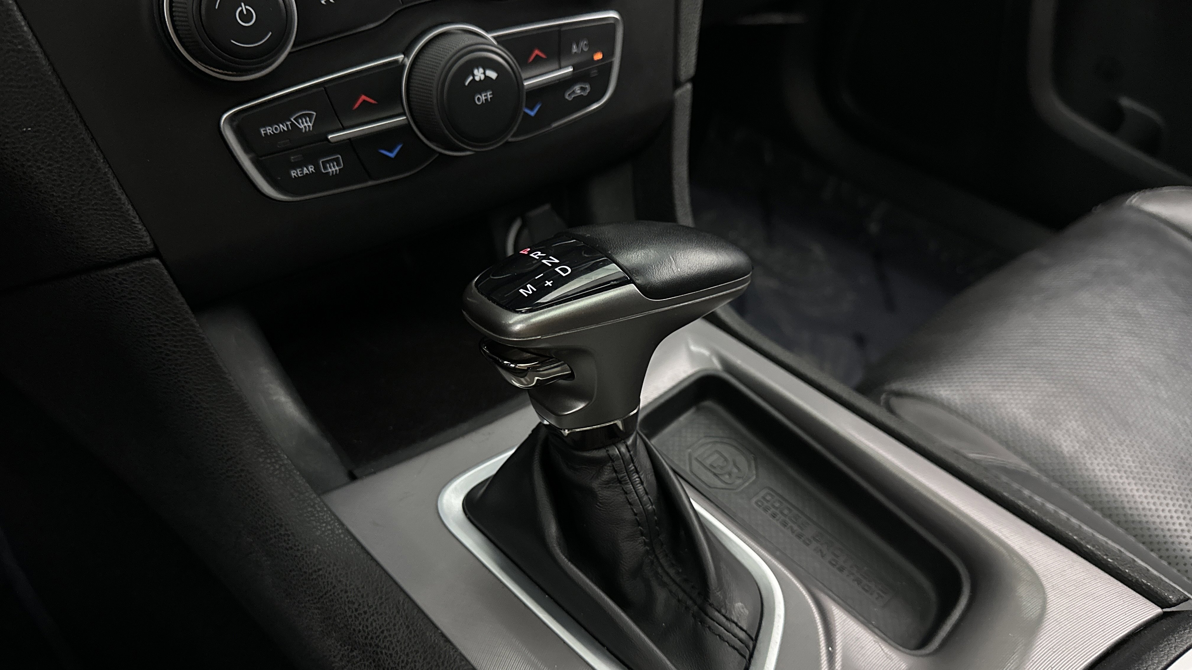 Used 2022 Dodge Charger SXT w/ Leather Interior Group RWD image 16