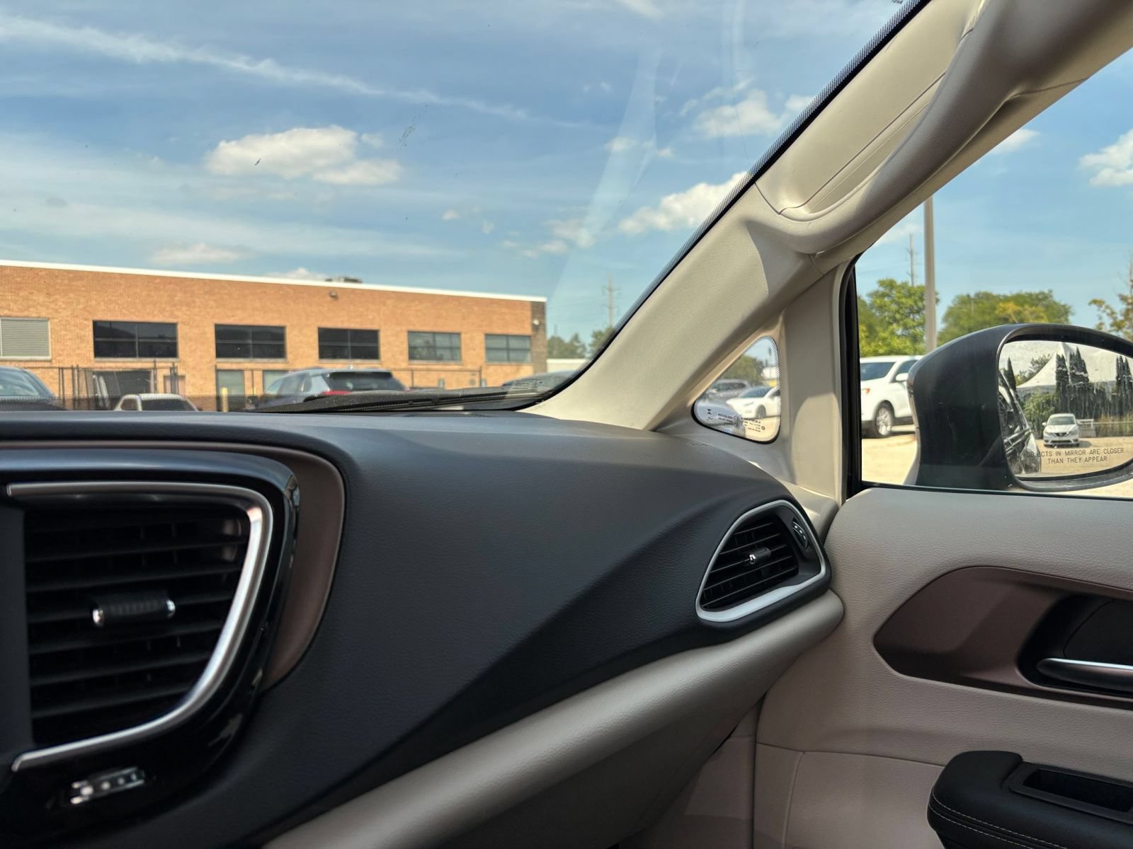 Used 2024 Chrysler Voyager LX FWD image 34