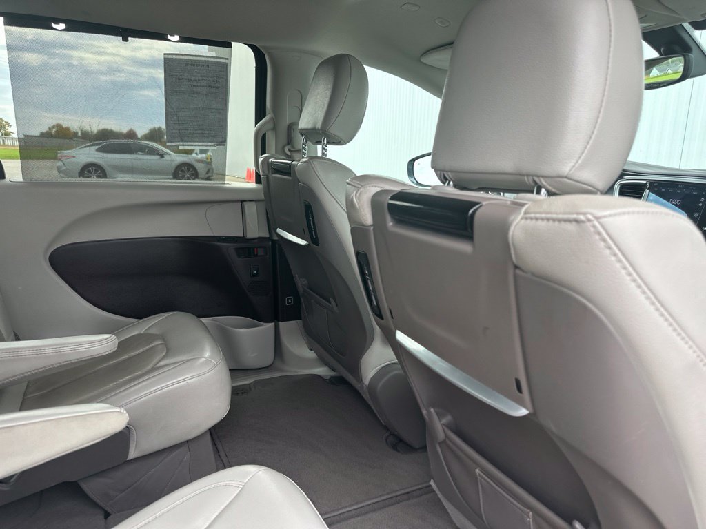 Used 2020 Chrysler Pacifica Touring-L Plus FWD image 27