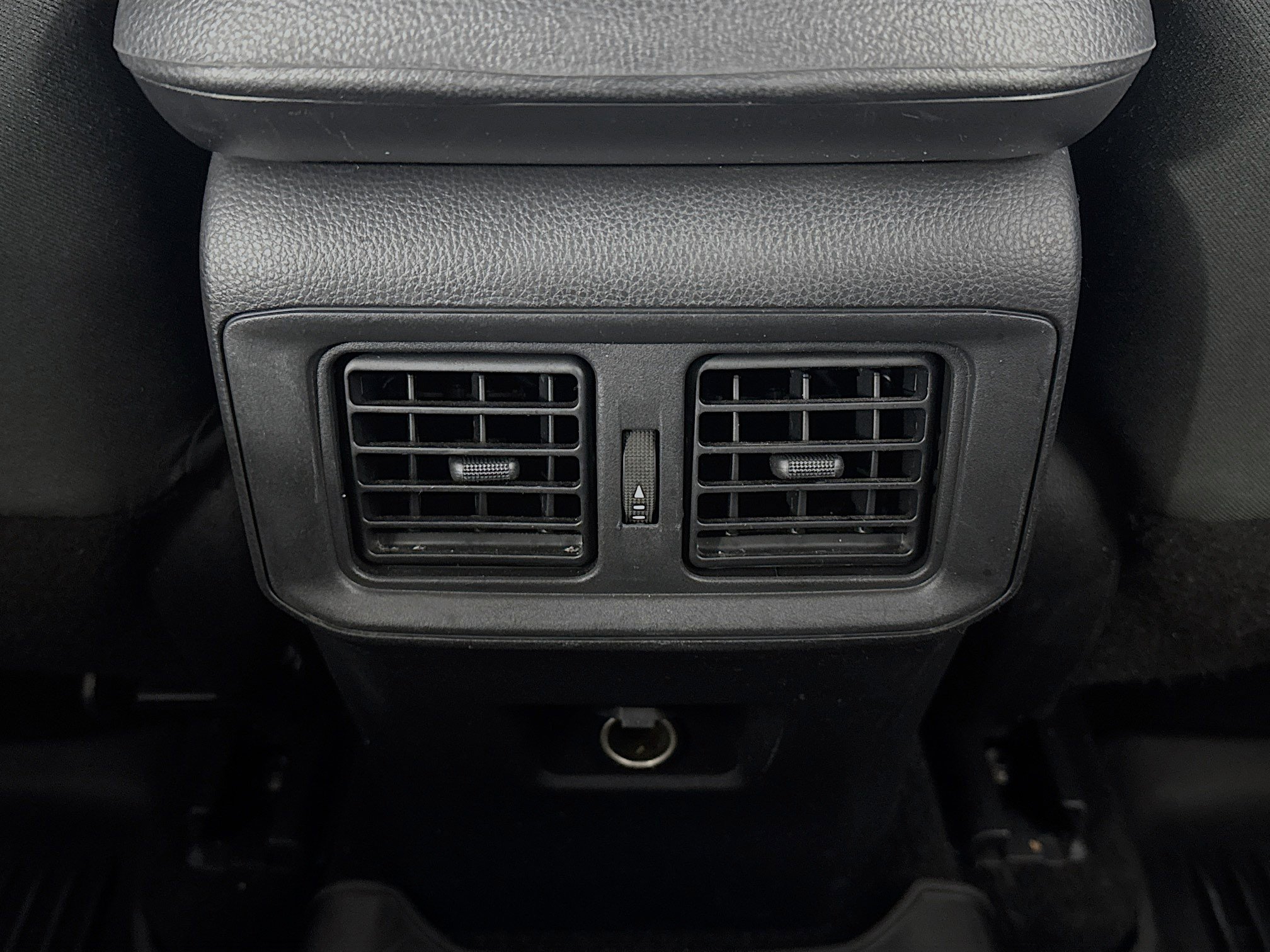 Used 2022 Toyota RAV4 LE image 23