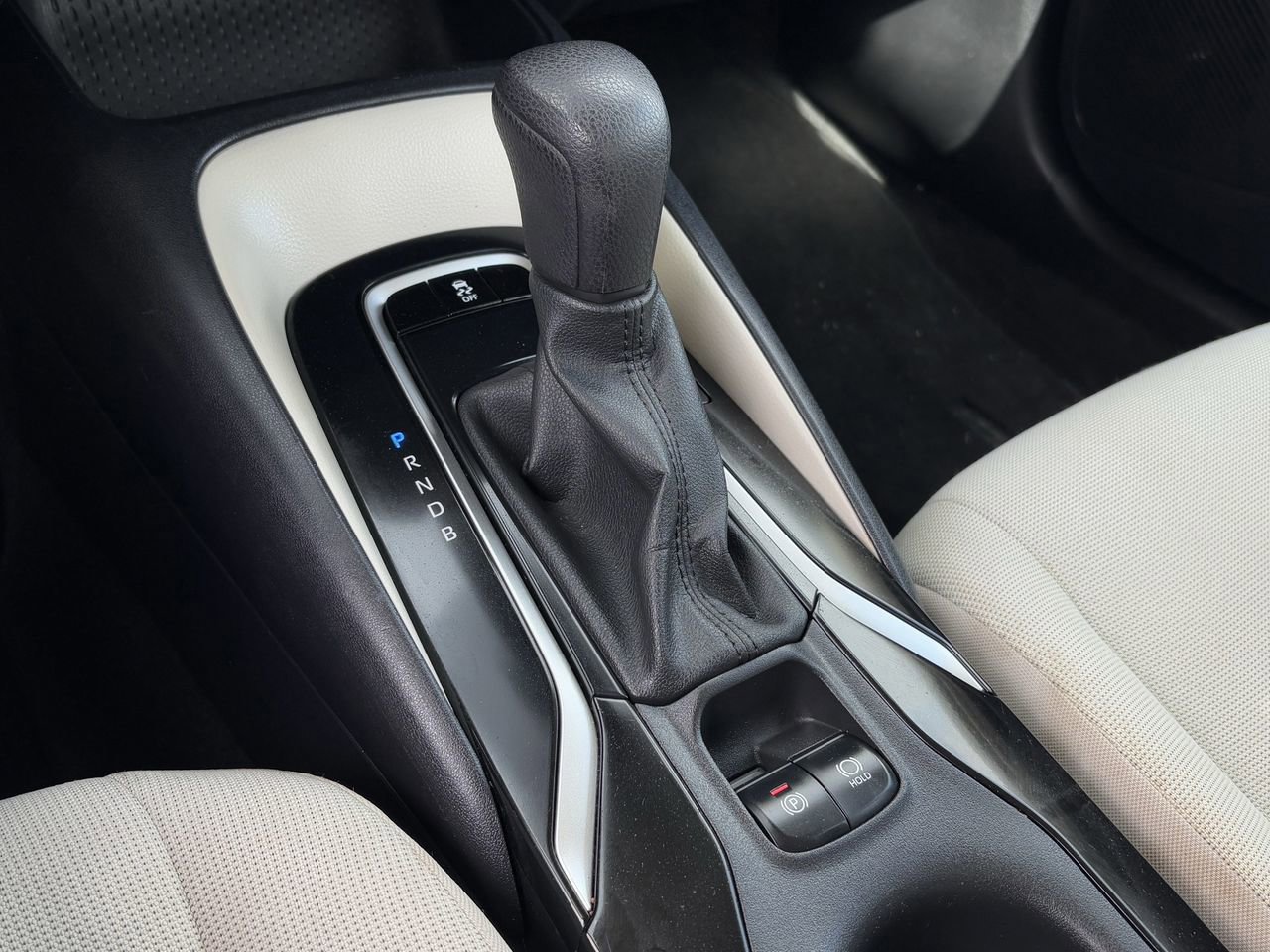 Used 2022 Toyota Corolla LE image 18