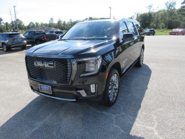 Used 2023 GMC Yukon XL Denali Ultimate AWD/4WD image 2