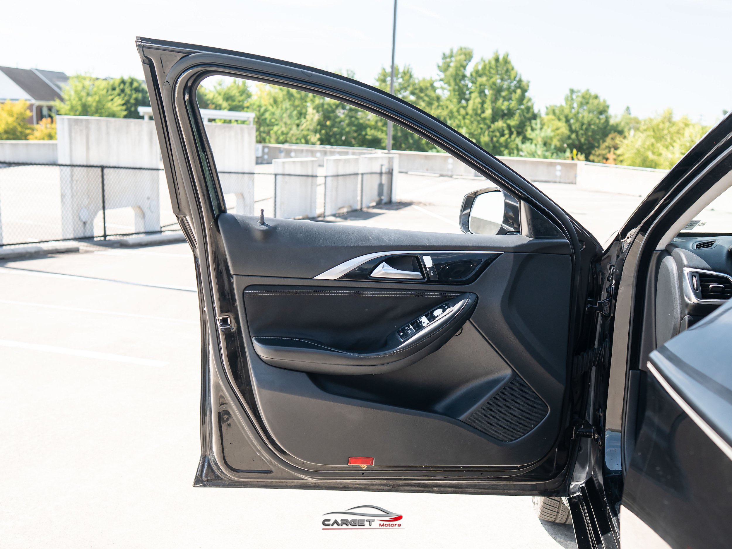 Used 2018 INFINITI QX30 FWD image 32