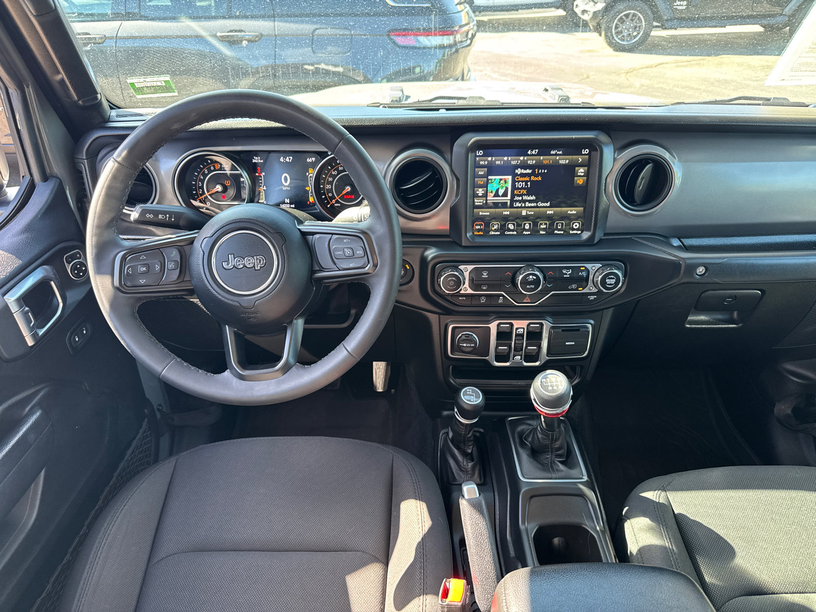 Used 2023 Jeep Gladiator Willys AWD/4WD image 8