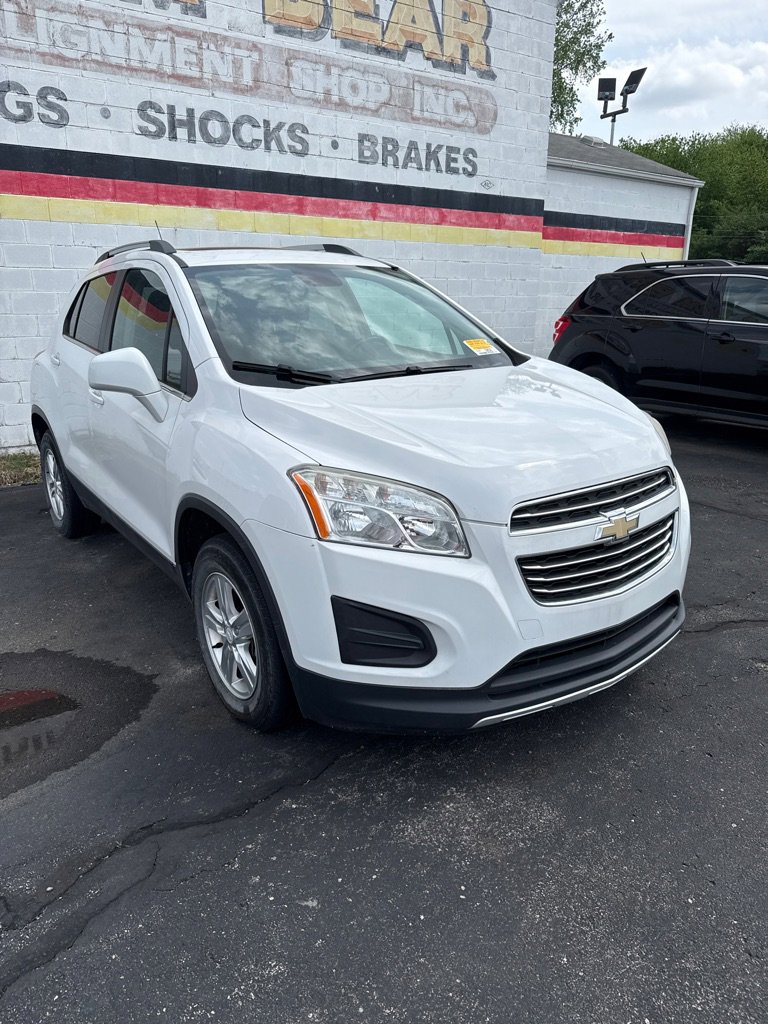 Used 2015 Chevrolet Trax LT w/ LT Sun and Sound Package AWD/4WD image 1