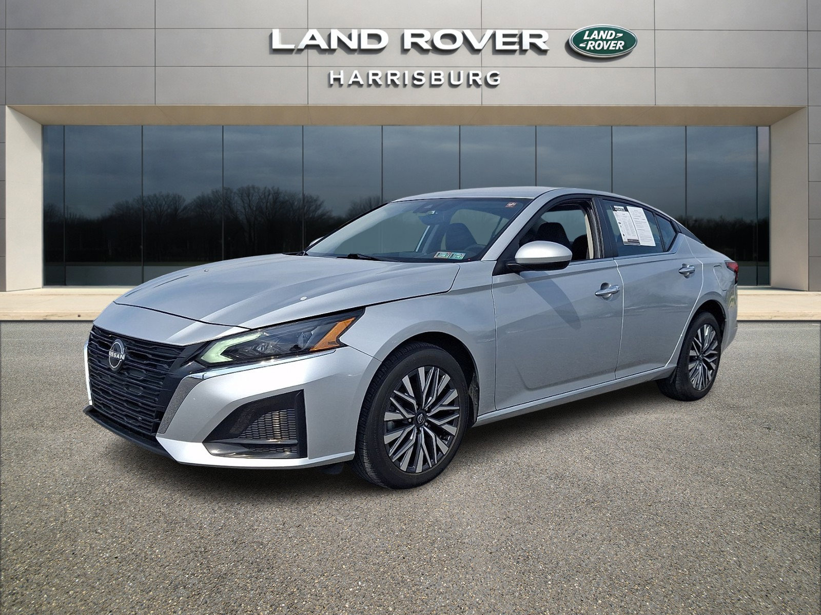 Used 2023 Nissan Altima 2.5 SV image 1