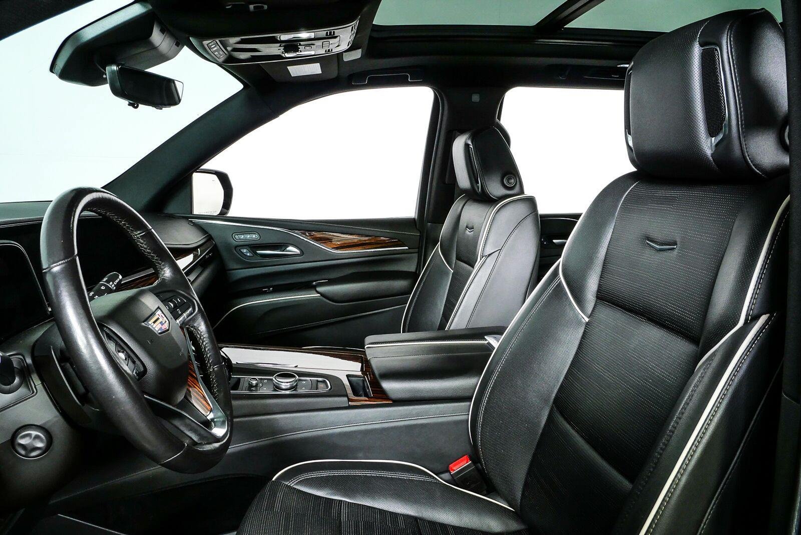 Used 2021 Cadillac Escalade Premium Luxury AWD/4WD image 5