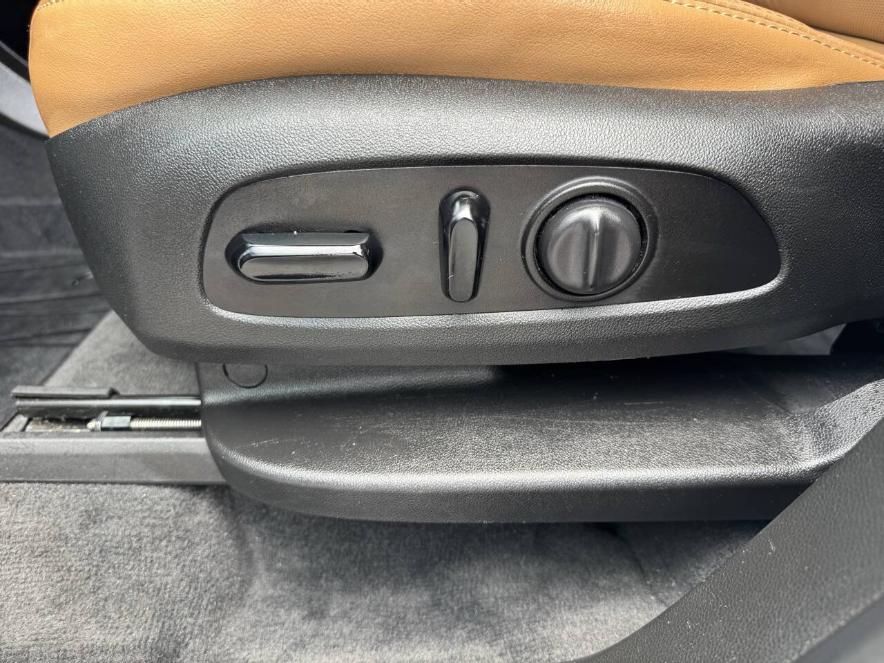 Used 2019 Buick Enclave Essence FWD image 14