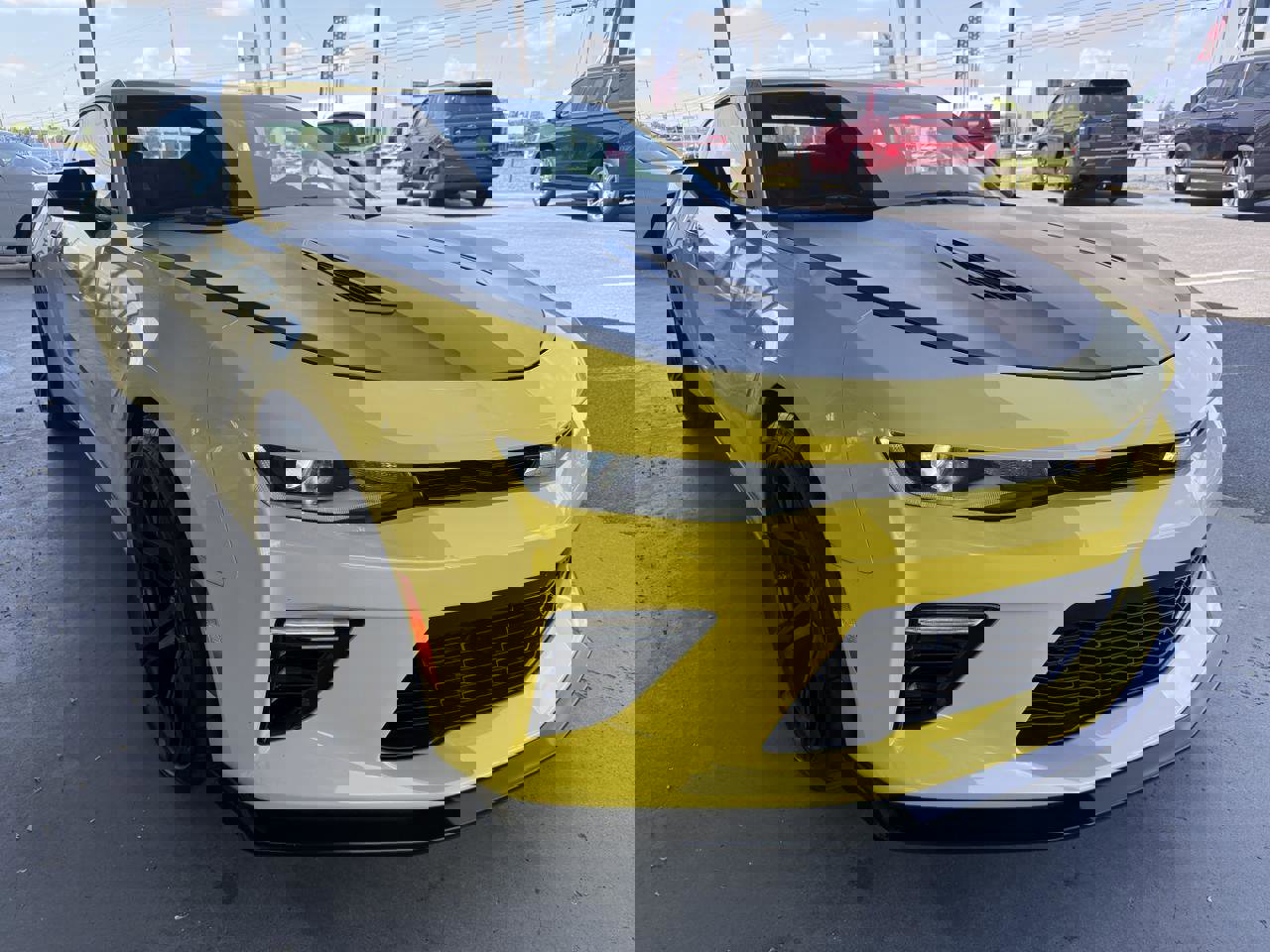 Used 2018 Chevrolet Camaro SS RWD image 4