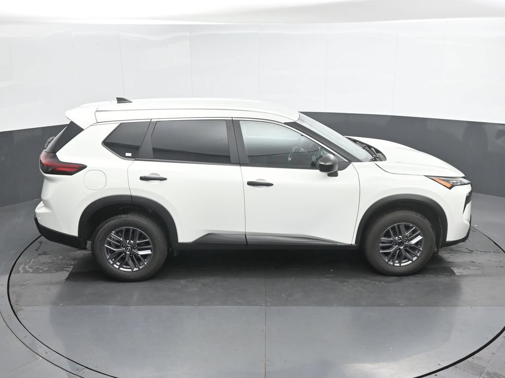 Used 2024 Nissan Rogue S AWD/4WD image 35