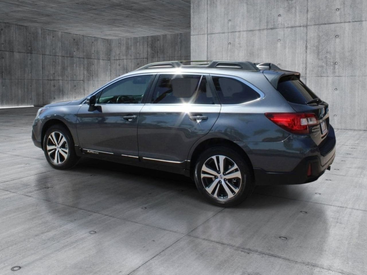 Used 2018 Subaru Outback 2.5i Limited AWD/4WD image 3
