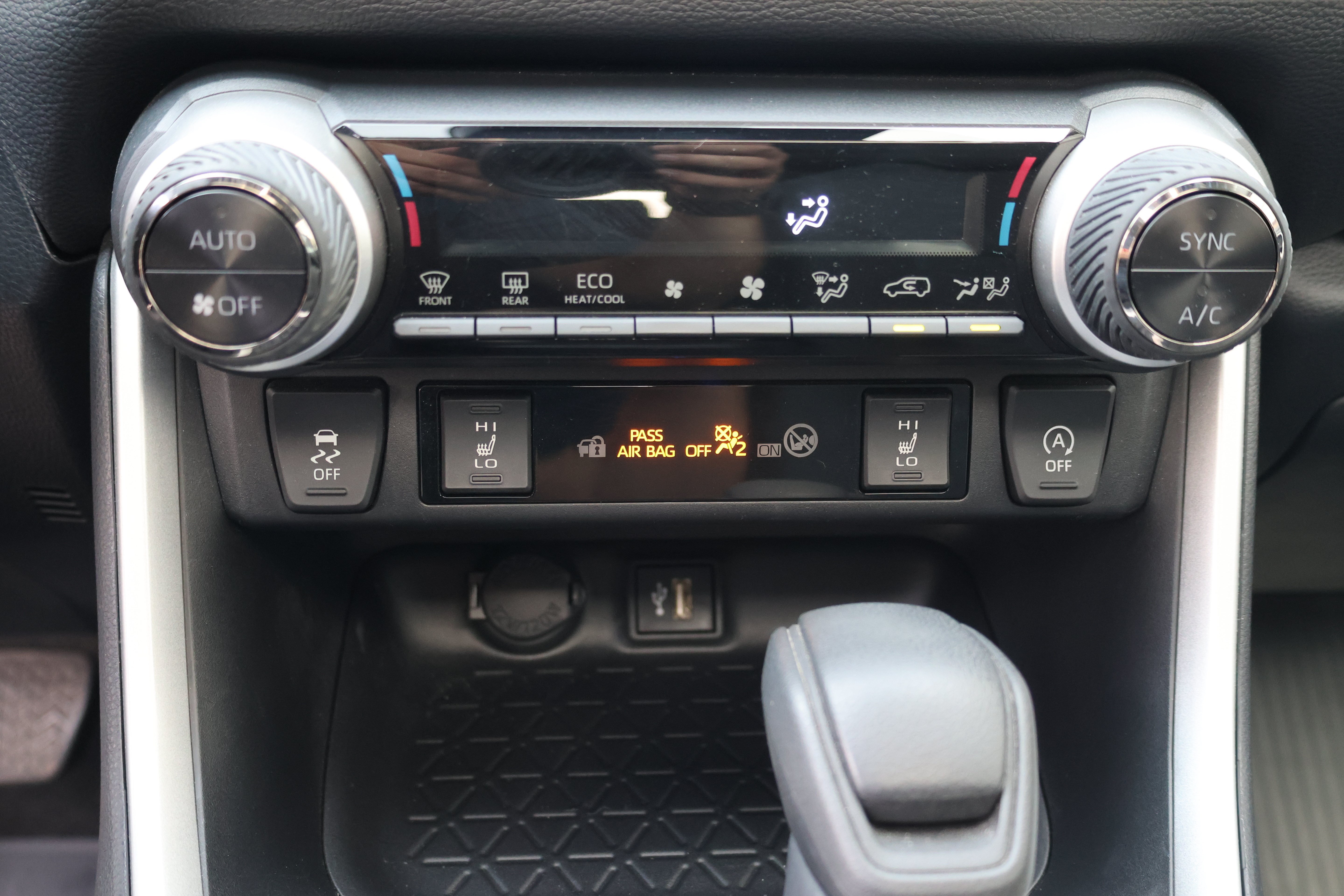 Used 2024 Toyota RAV4 XLE w/ Convenience Package AWD/4WD image 33