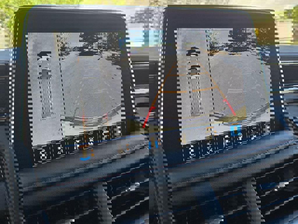 Used 2021 Chevrolet Tahoe RST w/ Luxury Package AWD/4WD image 11