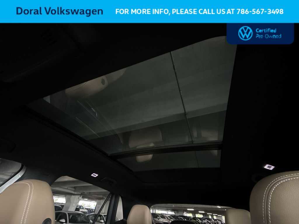 Certified 2024 Volkswagen Atlas Cross Sport SE w/ Panoramic Sunroof Package FWD image 17