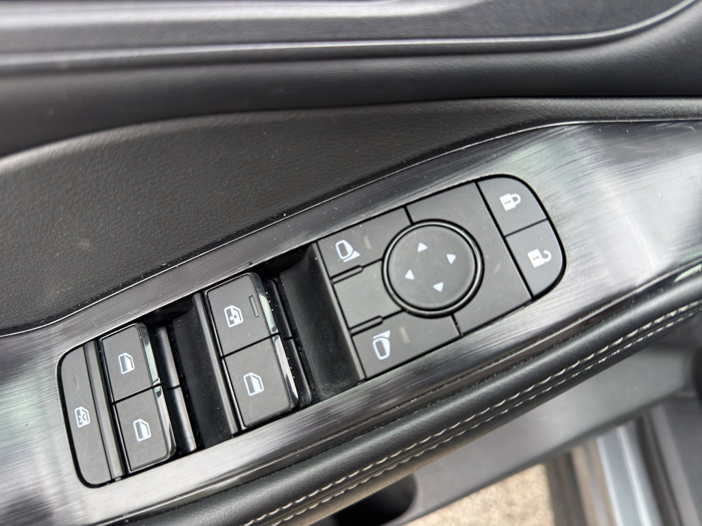 Certified 2025 Nissan Rogue SV AWD/4WD image 12