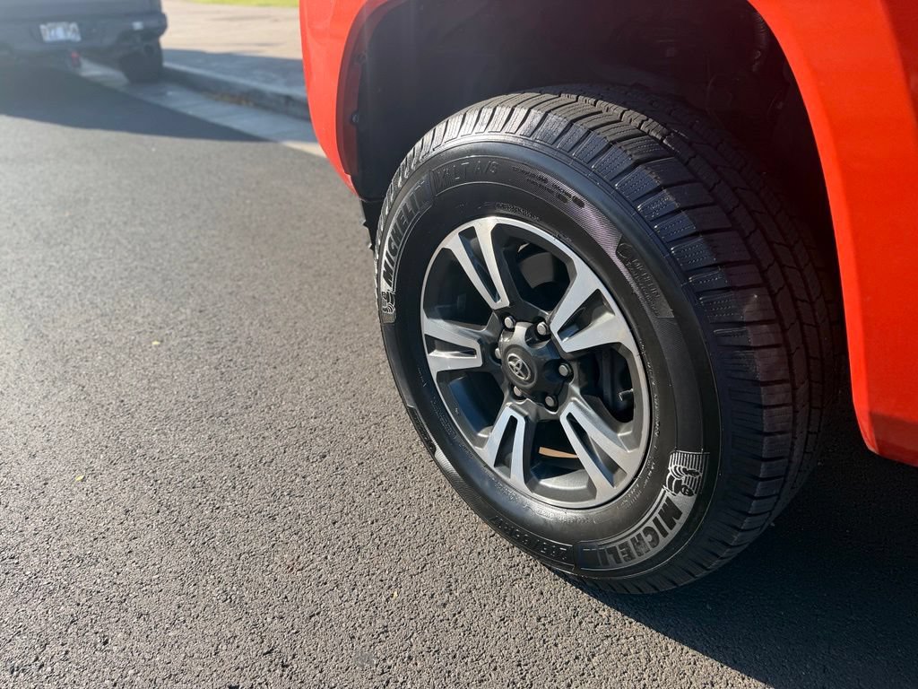 Used 2016 Toyota Tacoma SR5 RWD image 19