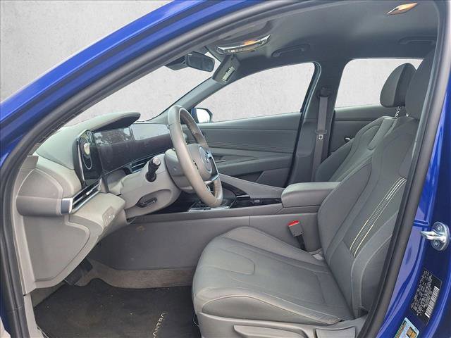Used 2023 Hyundai Elantra SEL w/ Convenience Package image 9