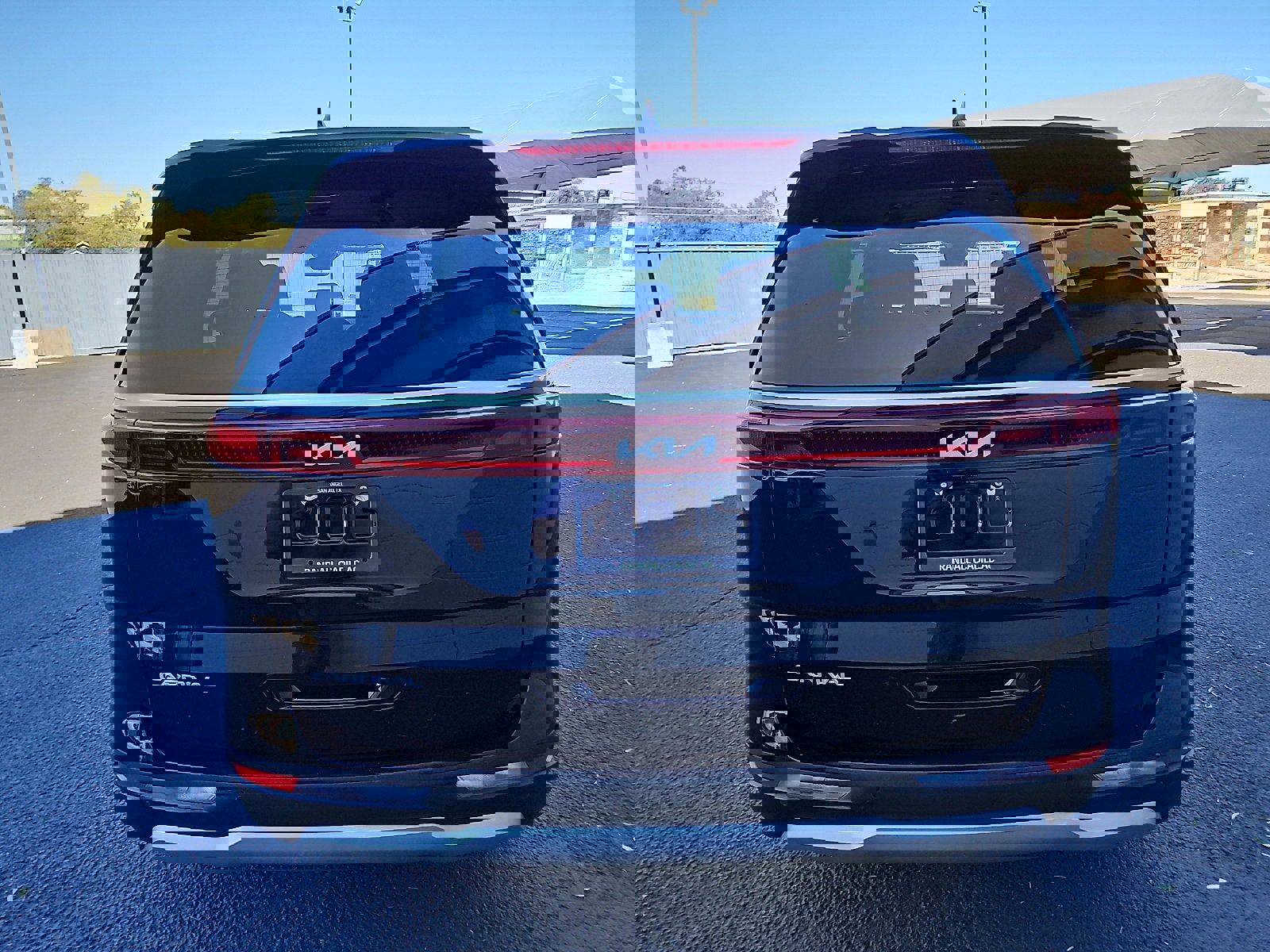 Used 2024 Kia Carnival EX image 4