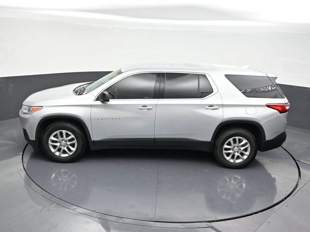 Used 2021 Chevrolet Traverse LS image 17