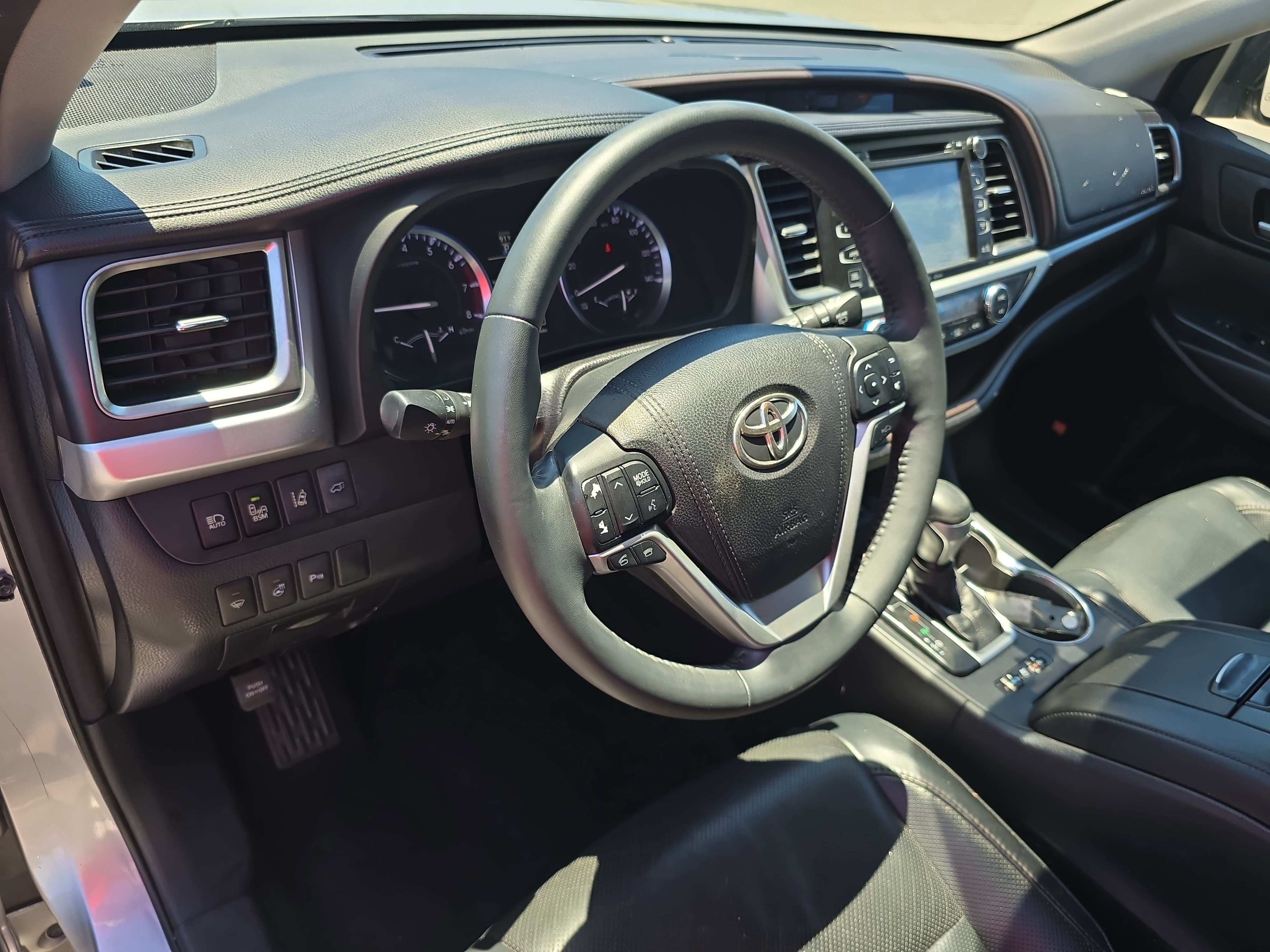 Used 2016 Toyota Highlander Limited Platinum AWD/4WD image 16