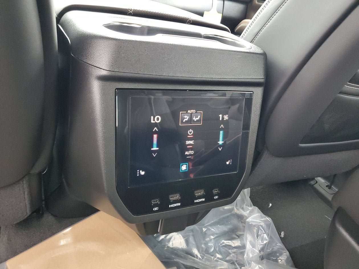 New 2026 GMC Yukon XL Denali Ultimate AWD/4WD image 16