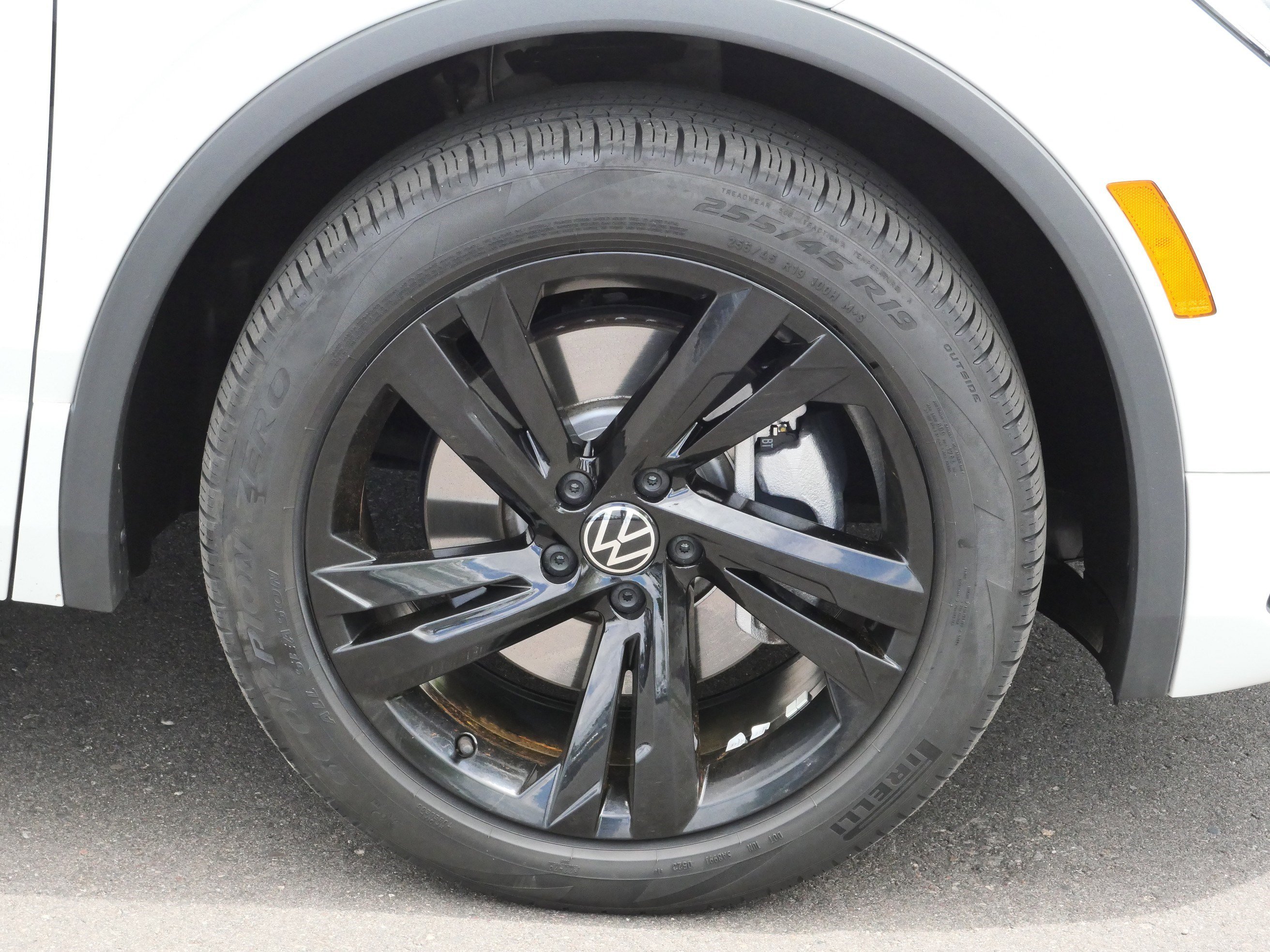 Used 2023 Volkswagen Tiguan SE R-Line FWD image 15