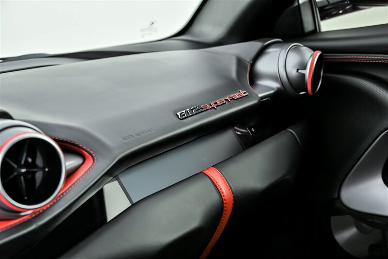 Used 2018 Ferrari 812 Superfast RWD image 33