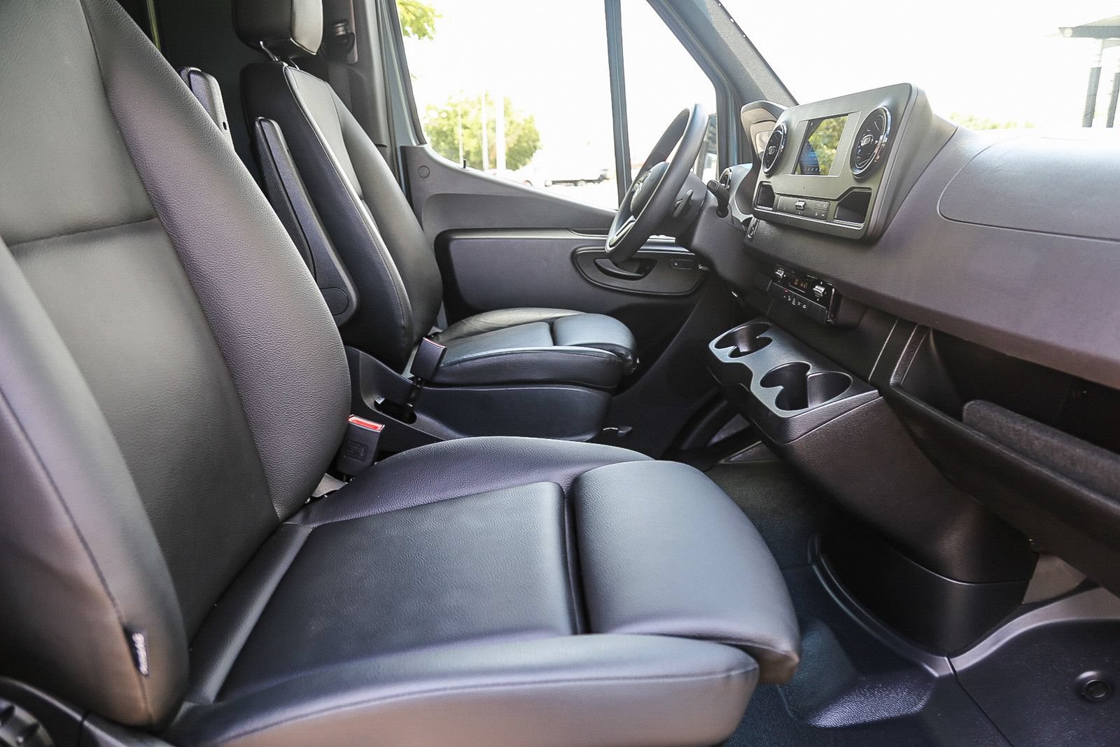 Used 2024 Mercedes-Benz Sprinter 2500 image 15