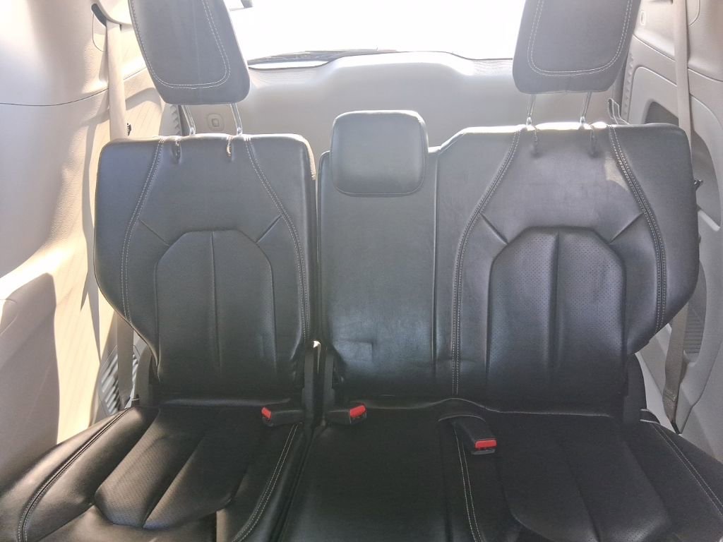 Used 2023 Chrysler Pacifica Touring-L image 20