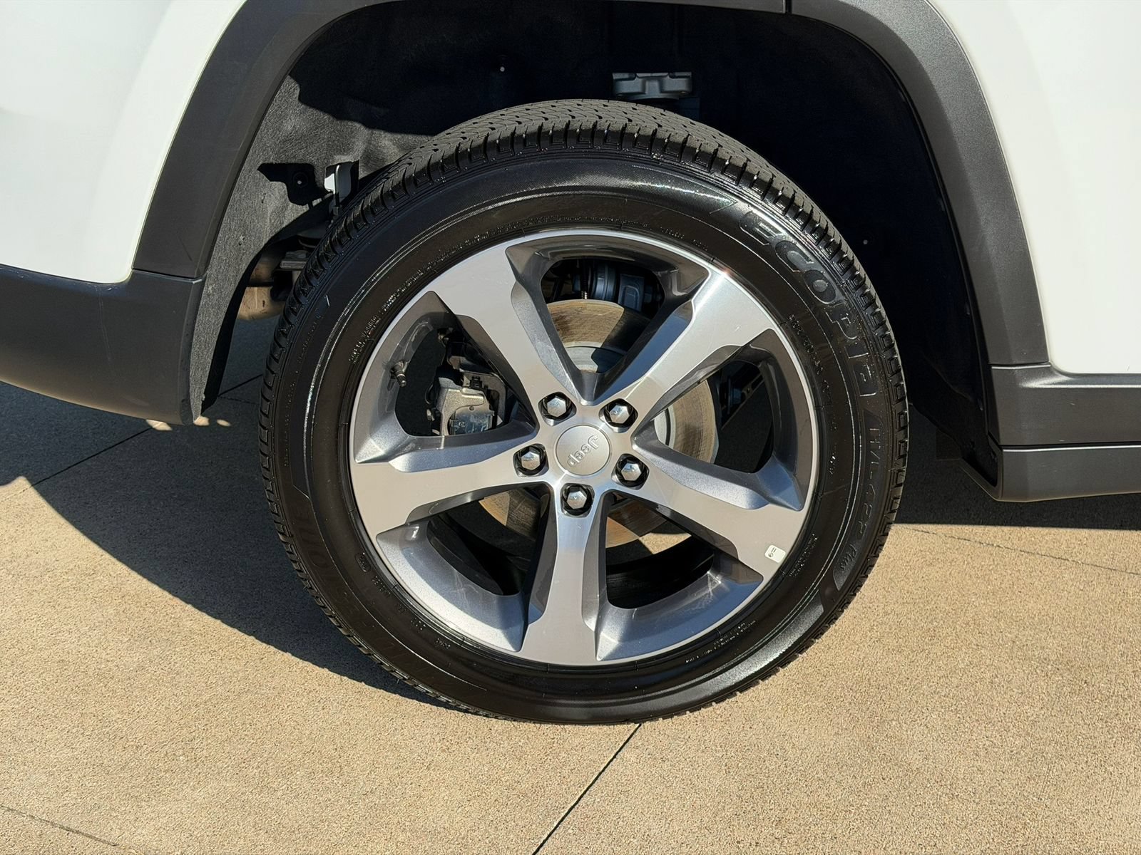 Used 2026 Jeep Grand Cherokee Limited RWD image 8