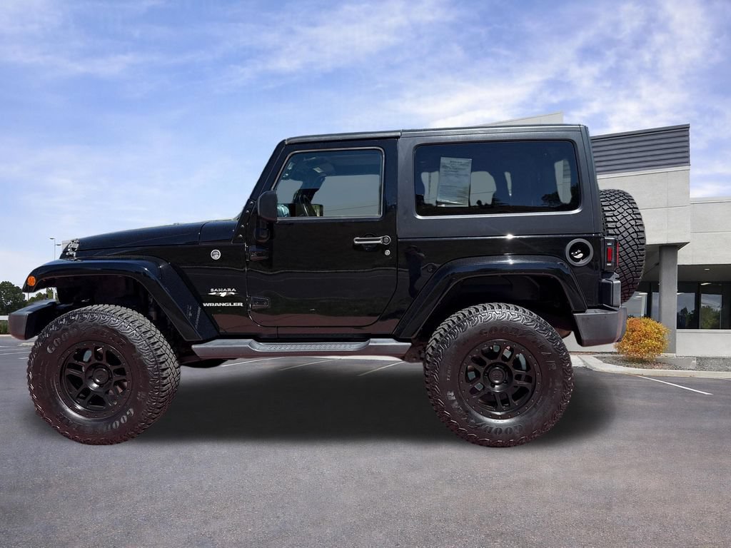 Used 2017 Jeep Wrangler Sahara AWD/4WD image 5