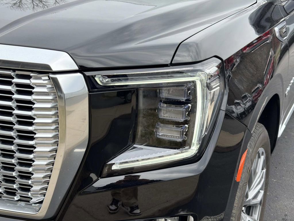 Used 2021 GMC Yukon XL Denali w/ Denali Premium Package image 10