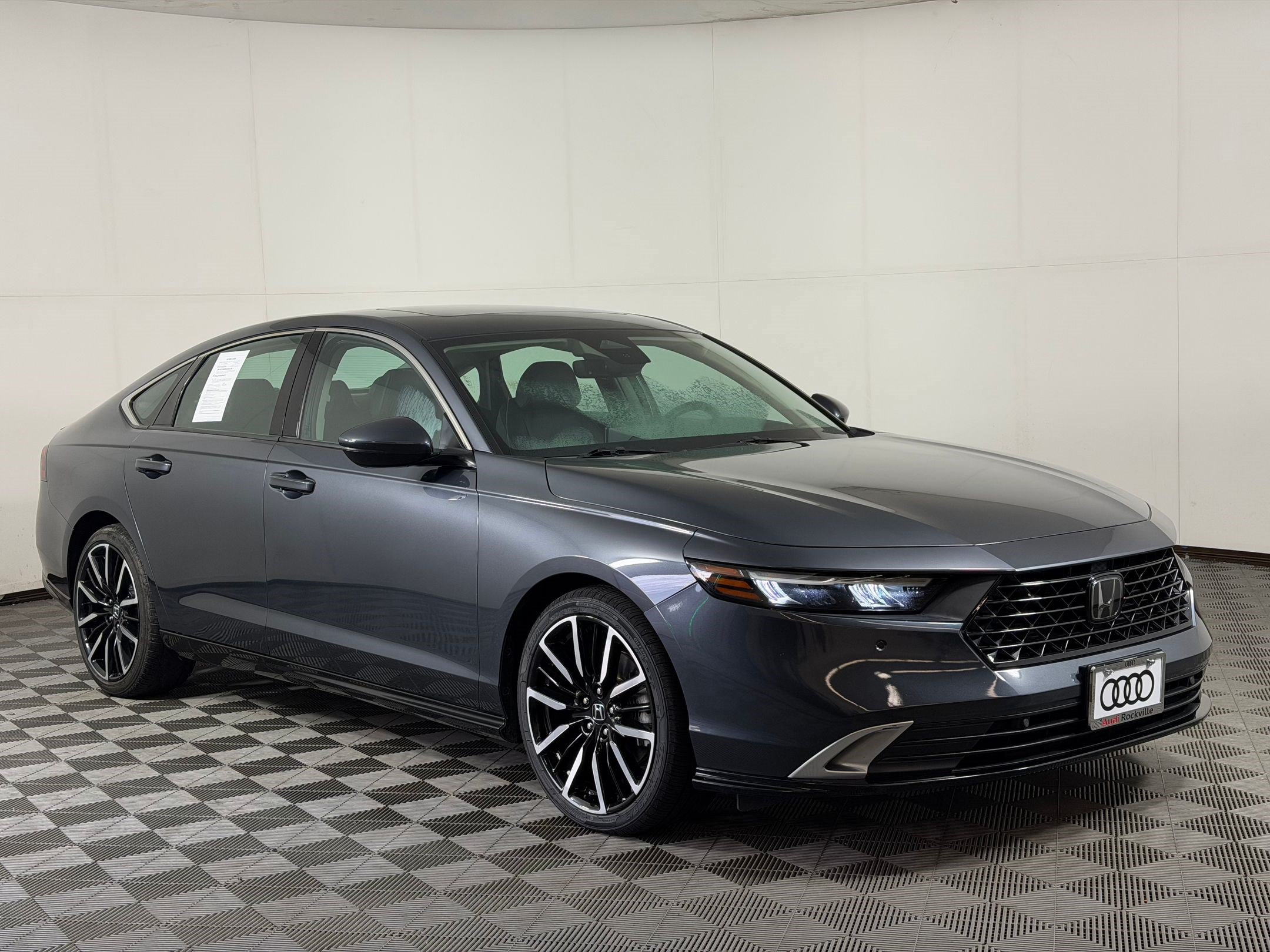 Used 2023 Honda Accord Touring image 7