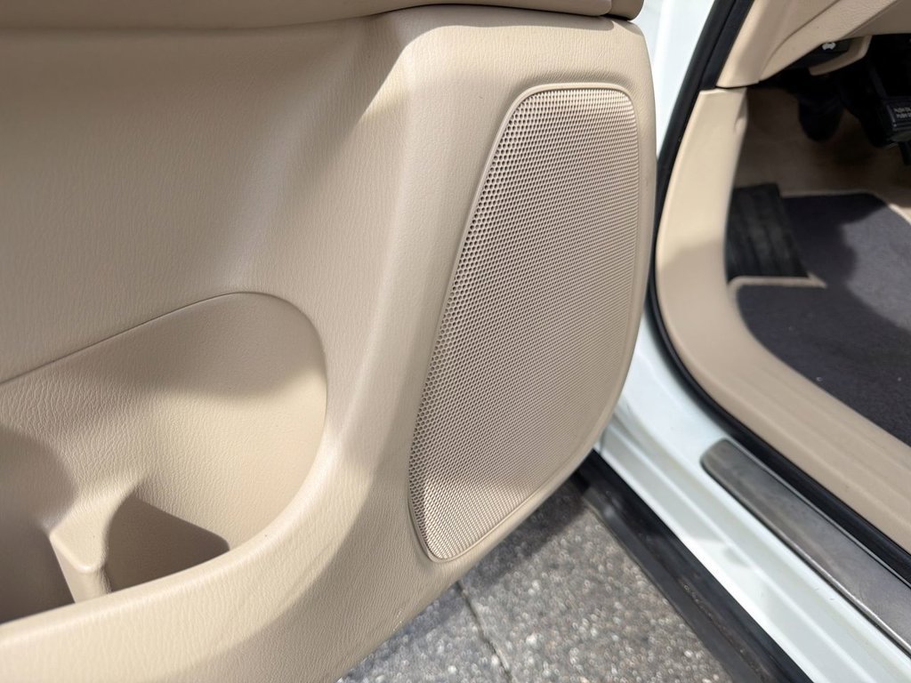 Used 2014 Nissan Pathfinder Platinum w/ Cargo Package FWD image 23