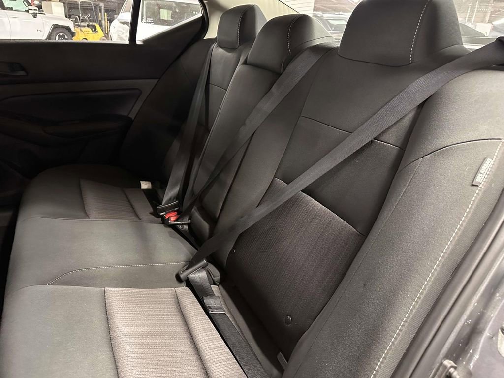 Used 2025 Nissan Altima 2.5 SV image 14