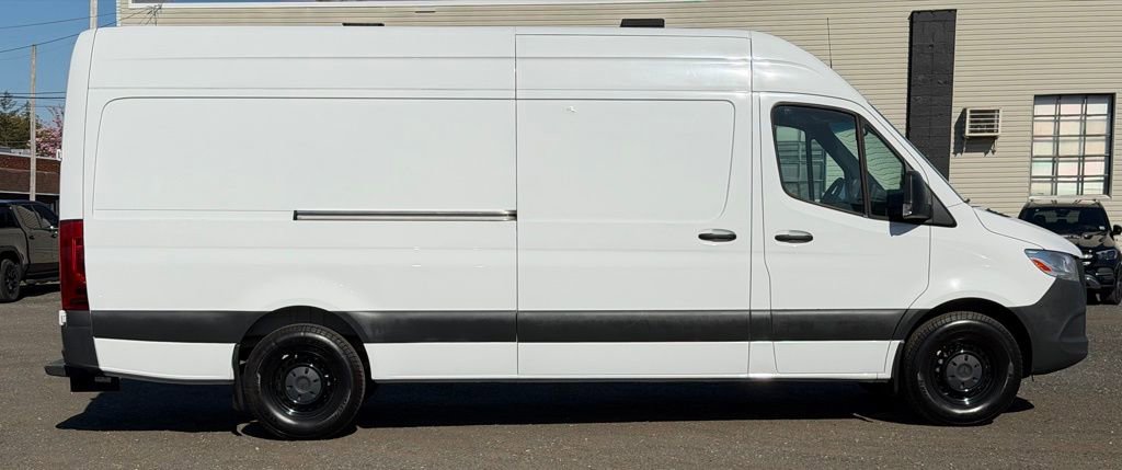 Used 2022 Mercedes-Benz Sprinter 2500 image 3