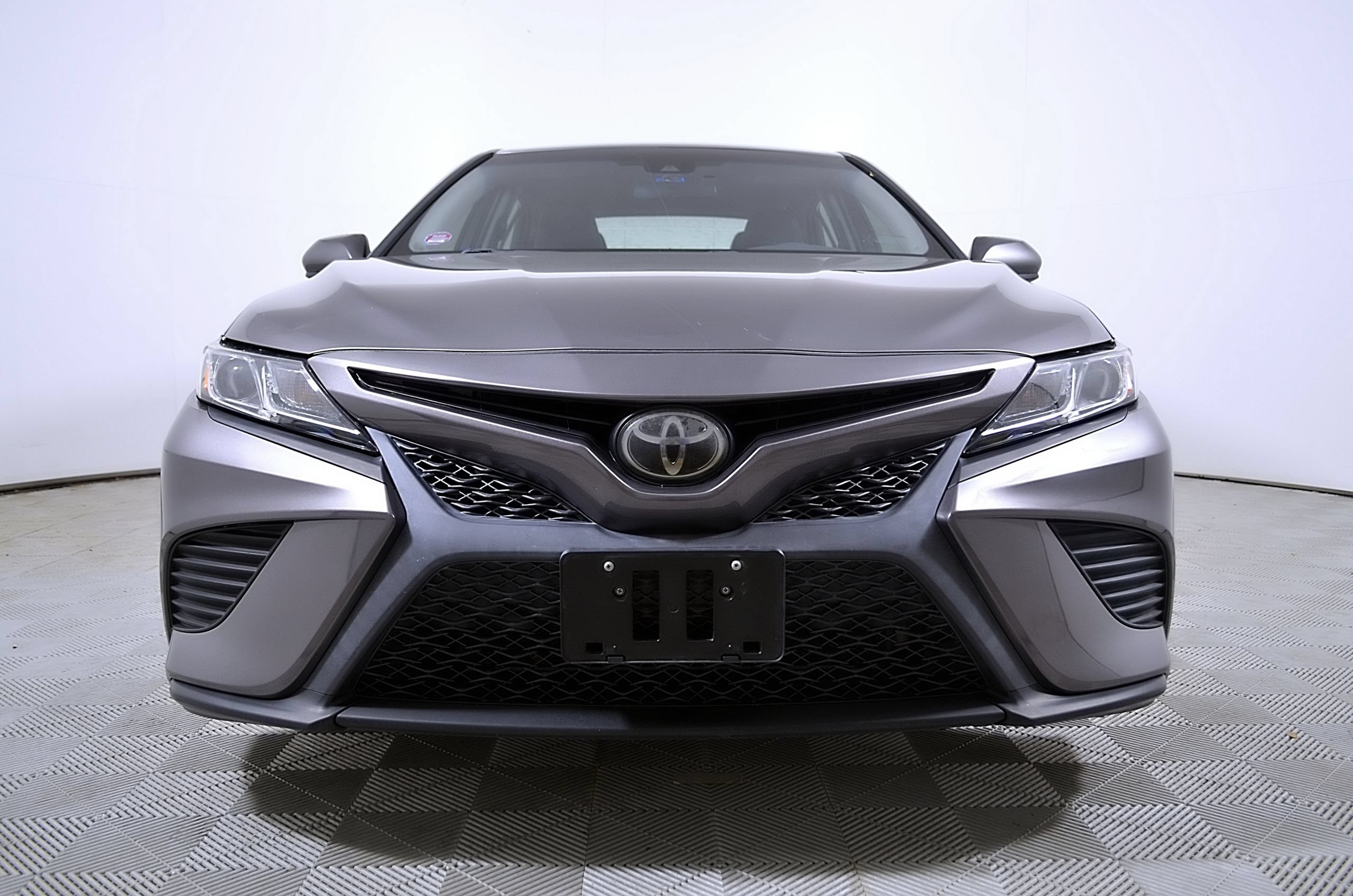 Used 2020 Toyota Camry SE FWD image 5