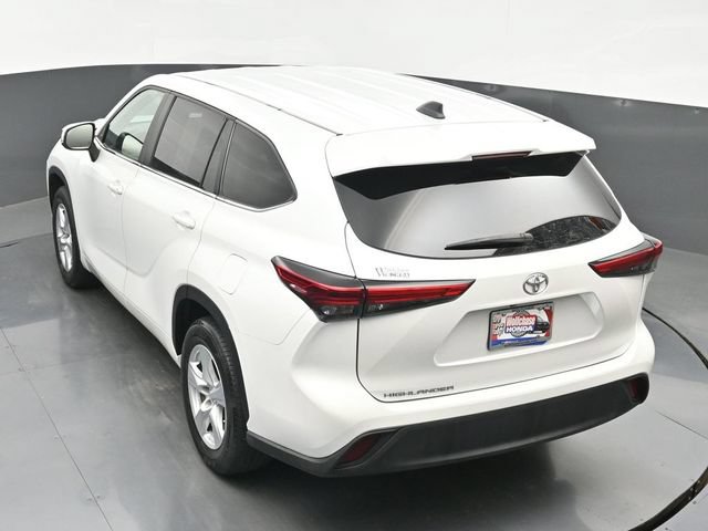 Used 2023 Toyota Highlander L FWD image 33